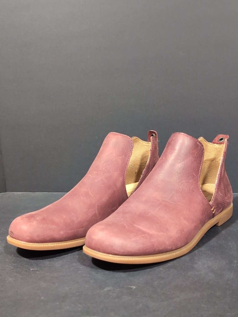 Kodiak Women's Burgundy Leather Low-Rider V-cut Booties,Size 7.5 US.